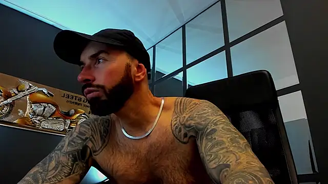 Snapshot of AronGrant chatting on December 3, 2025, 10:14 am AronGrant online show from December 3, 2025, 10:14 am