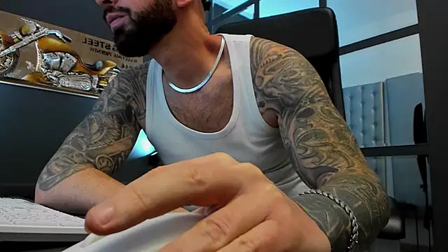 Snapshot of AronGrant chatting on November 4, 2025, 10:19 am AronGrant online show from November 4, 2025, 10:19 am