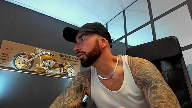 Snapshot of AronGrant chatting on October 30, 2025, 10:13 am AronGrant online show from October 30, 2025, 10:13 am