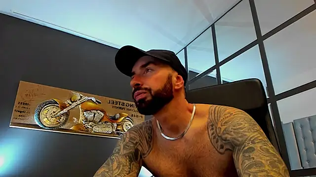 Snapshot of AronGrant chatting on November 18, 2025, 9:56 am AronGrant online show from November 18, 2025, 9:56 am