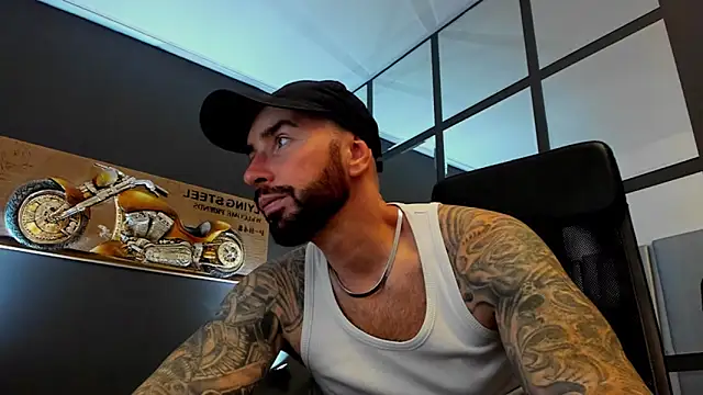 Snapshot of AronGrant chatting on October 25, 2025, 8:46 am AronGrant online show from October 25, 2025, 8:46 am