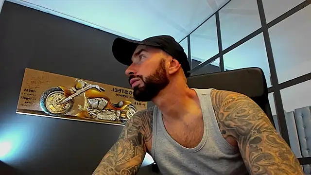 Snapshot of AronGrant chatting on November 22, 2025, 11:42 am AronGrant online show from November 22, 2025, 11:42 am