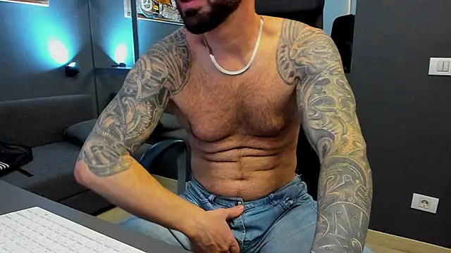 Snapshot of AronGrant chatting on November 29, 2025, 10:26 am AronGrant online show from November 29, 2025, 10:26 am