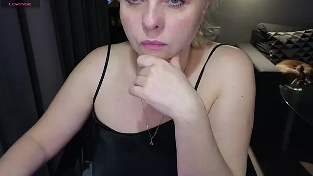 Snapshot of Gray_swann chatting on February 20, 2025, 1:19 pm Gray swann online show from February 20, 2025, 1:19 pm