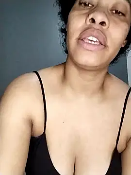 Snapshot of Su_Duarte_1 chatting on October 12, 2025, 10:33 pm Su Duarte 1 online show from October 12, 2025, 10:33 pm