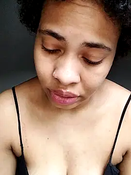 Snapshot of Su_Duarte_1 chatting on October 17, 2025, 5:37 pm Su Duarte 1 online show from October 17, 2025, 5:37 pm