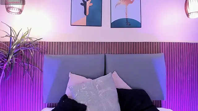 NicolleeEvanss online show from January 14, 2026, 12:09 pm