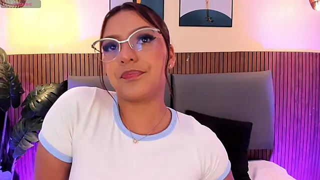 Snapshot of NicolleeEvanss chatting on May 8, 2026, 10:52 am NicolleeEvanss online show from May 8, 2026, 10:52 am