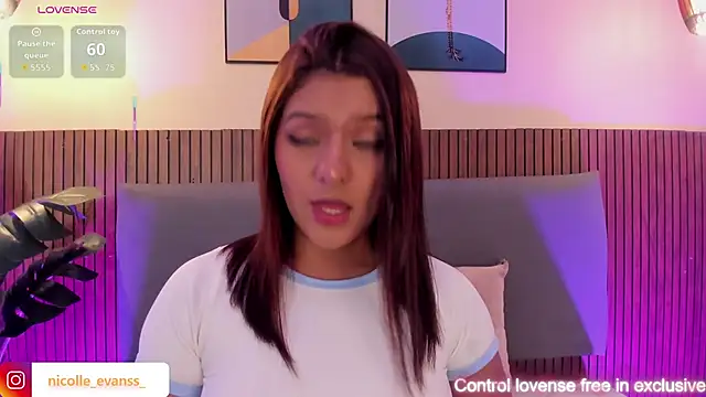 NicolleeEvanss online show from April 11, 2026, 11:14 am