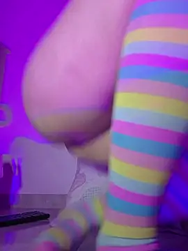 Snapshot of CamilaVenz chatting on April 8, 2026, 10:22 pm CamilaVenz online show from April 8, 2026, 10:22 pm