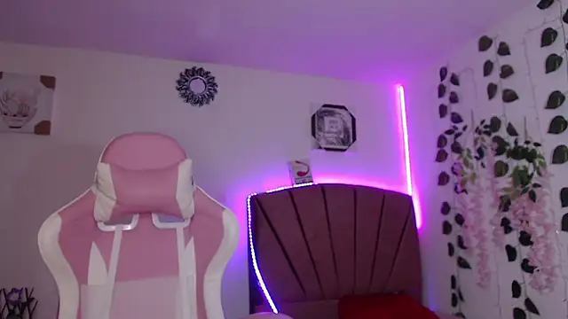 Snapshot of GabyVandriel chatting on December 6, 2024, 12:51 am GabyVandriel online show from December 6, 2024, 12:51 am