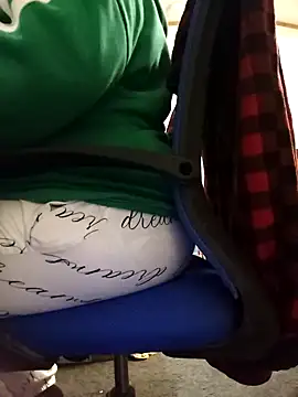 Snapshot of missthickness35_Pika chatting on January 28, 2025, 1:49 pm missthickness35 Pika online show from January 28, 2025, 1:49 pm