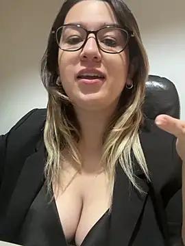 Snapshot of amooraaamoon chatting on January 7, 2026, 12:54 pm amooraaamoon online show from January 7, 2026, 12:54 pm