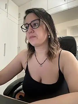 Snapshot of amooraaamoon chatting on February 24, 2026, 1:01 pm amooraaamoon online show from February 24, 2026, 1:01 pm