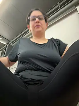 Snapshot of amooraaamoon chatting on January 18, 2026, 1:58 pm amooraaamoon online show from January 18, 2026, 1:58 pm