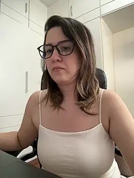amooraaamoon online show from March 31, 2026, 6:32 pm