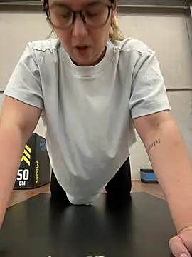 Snapshot of amooraaamoon chatting on January 6, 2026, 12:31 pm amooraaamoon online show from January 6, 2026, 12:31 pm