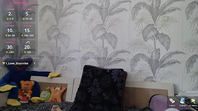 CamDiva113 online show from May 22, 2026, 10:46 am