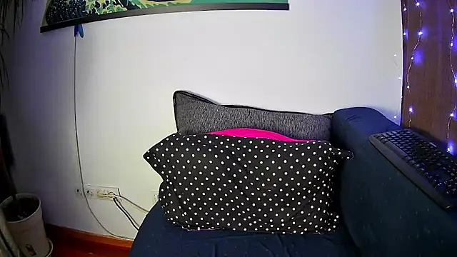 EmmaKrosss online show from January 7, 2025, 10:55 am