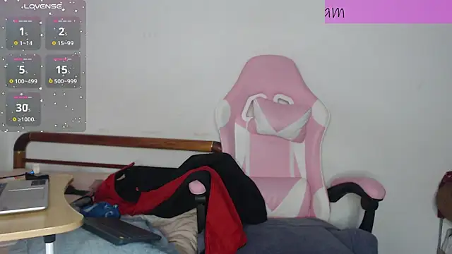 nicolle paradise  online show from October 21, 2025, 11:04 pm