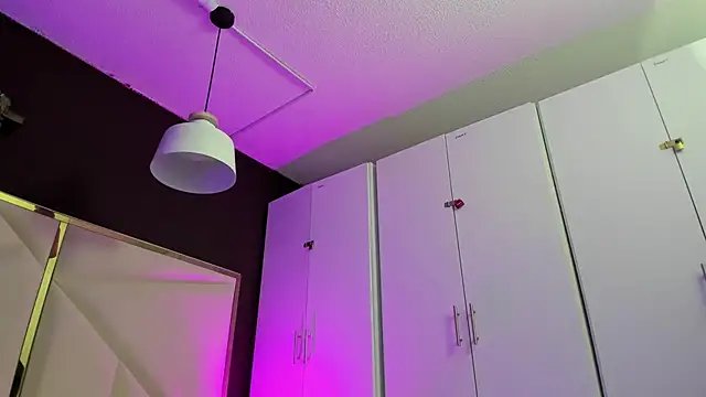 Snapshot of April_bowie chatting on November 21, 2025, 11:31 am April bowie online show from November 21, 2025, 11:31 am