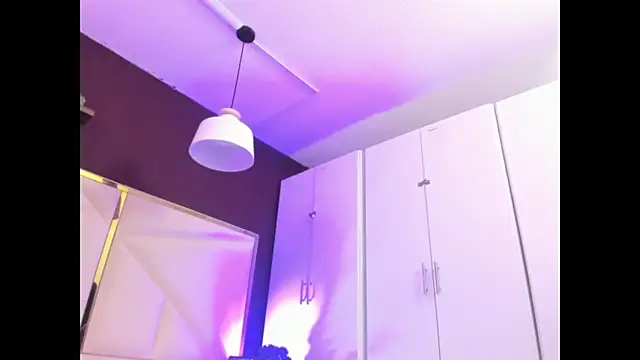 Snapshot of April_bowie chatting on October 27, 2025, 11:33 am April bowie online show from October 27, 2025, 11:33 am