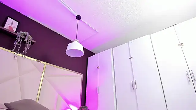 Snapshot of April_bowie chatting on December 5, 2025, 11:31 am April bowie online show from December 5, 2025, 11:31 am