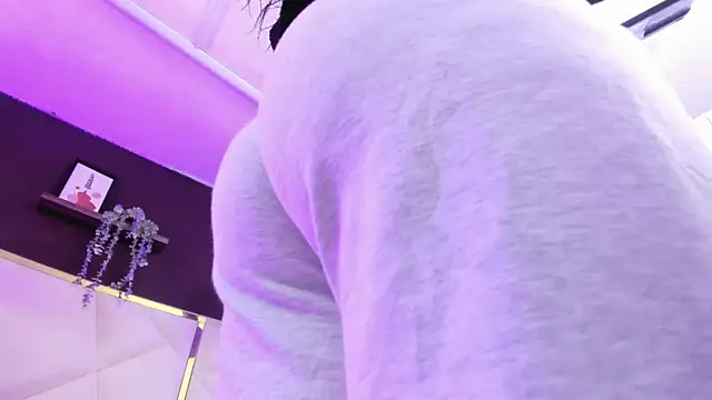 Snapshot of April_bowie chatting on October 23, 2025, 11:20 am April bowie online show from October 23, 2025, 11:20 am