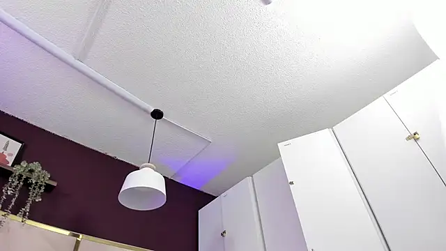 Snapshot of April_bowie chatting on November 6, 2025, 11:25 am April bowie online show from November 6, 2025, 11:25 am