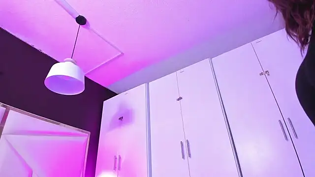 Snapshot of April_bowie chatting on November 29, 2025, 11:21 am April bowie online show from November 29, 2025, 11:21 am