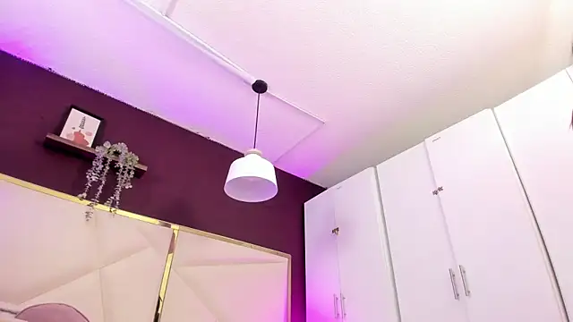 Snapshot of April_bowie chatting on November 28, 2025, 11:32 am April bowie online show from November 28, 2025, 11:32 am