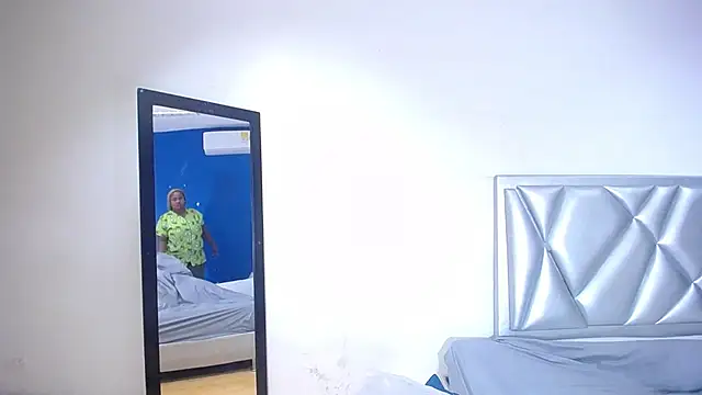 exotic karmella online show from November 18, 2025, 8:34 pm