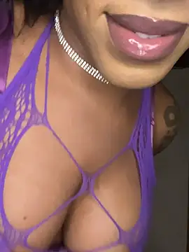 Snapshot of rayemillian chatting on April 5, 2026, 5:14 am rayemillian online show from April 5, 2026, 5:14 am