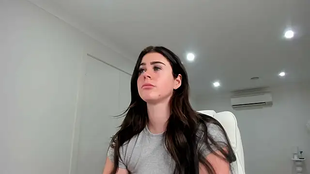 Snapshot of aus_queen chatting on October 25, 2025, 12:43 am aus queen online show from October 25, 2025, 12:43 am