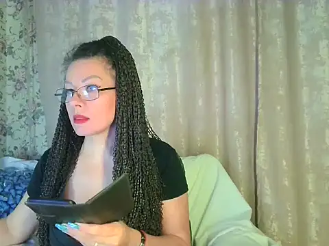 AngellaFly online show from November 26, 2025, 7:52 am