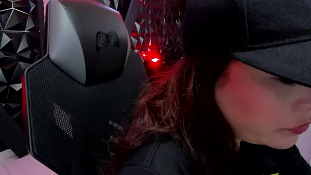 DarlingBDSM  online show from May 11, 2026, 1:23 pm