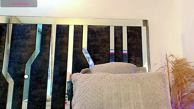 Snapshot of honey_skin chatting on November 7, 2025, 2:10 pm honey skin online show from November 7, 2025, 2:10 pm