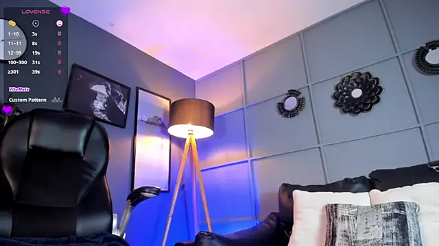 Snapshot of helenaduque_ chatting on February 23, 2025, 2:57 pm helenaduque online show from February 23, 2025, 2:57 pm