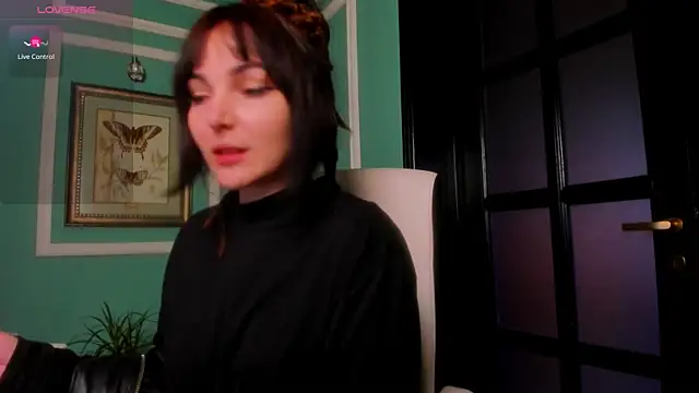 Snapshot of 1Munique chatting on December 21, 2025, 1:35 pm 1Munique online show from December 21, 2025, 1:35 pm