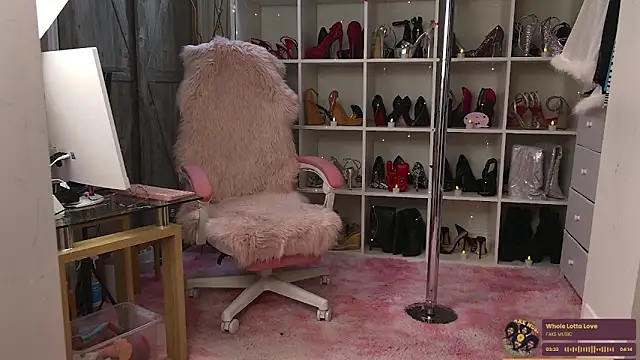 BaditaLuna online show from March 7, 2026, 12:17 am