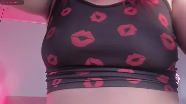 Snapshot of ScarletGV chatting on October 31, 2025, 5:26 am ScarletGV online show from October 31, 2025, 5:26 am