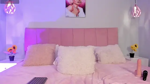 Snapshot of ScarletGV chatting on November 19, 2025, 5:35 pm ScarletGV online show from November 19, 2025, 5:35 pm