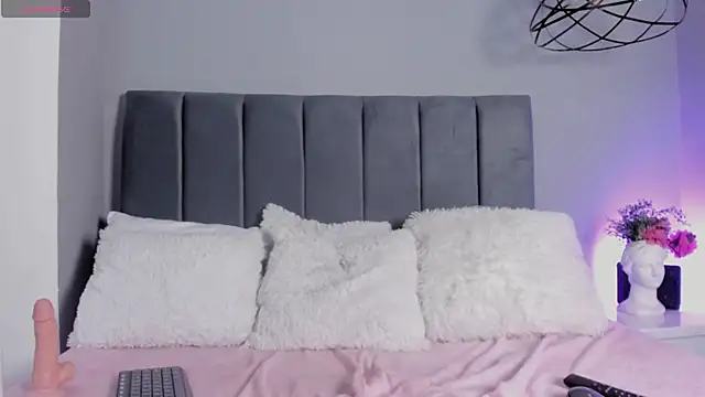 Snapshot of ScarletGV chatting on November 12, 2025, 10:08 am ScarletGV online show from November 12, 2025, 10:08 am