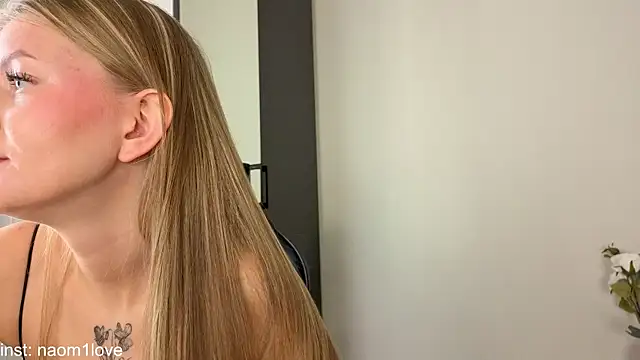 Naomi Girly online show from September 22, 2025, 4:07 am