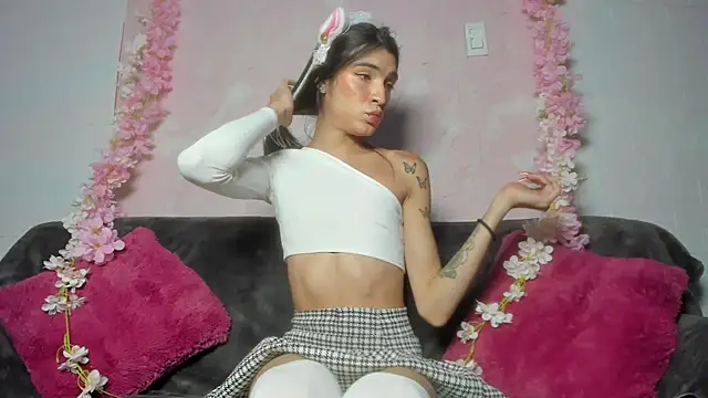 Snapshot of Chaminela_27 chatting on November 5, 2025, 10:13 pm Chaminela 27 online show from November 5, 2025, 10:13 pm