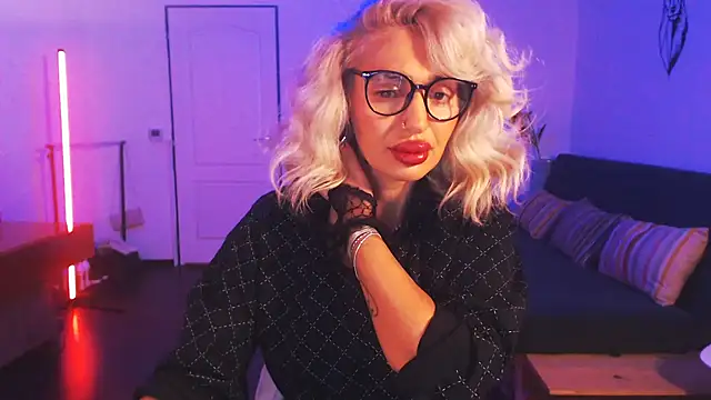 Snapshot of beauty_chl0e chatting on December 20, 2024, 8:12 pm beauty chl0e online show from December 20, 2024, 8:12 pm