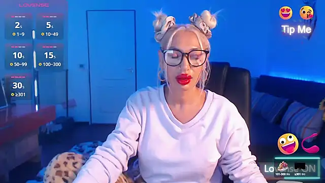 Snapshot of beauty_chl0e chatting on October 5, 2025, 8:21 pm beauty chl0e online show from October 5, 2025, 8:21 pm