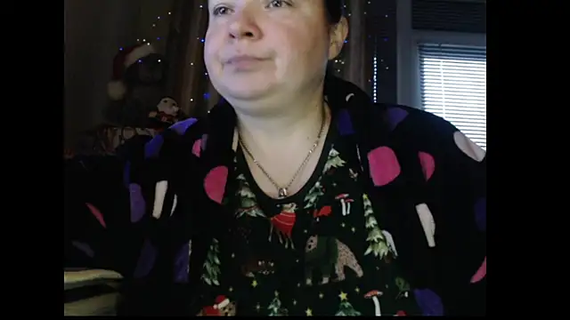 amorelara online show from November 17, 2025, 6:06 am