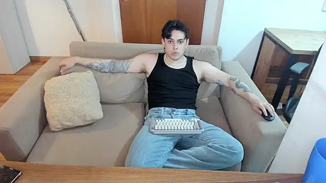 Snapshot of Markuss_b chatting on February 4, 2025, 2:17 am Markuss b online show from February 4, 2025, 2:17 am