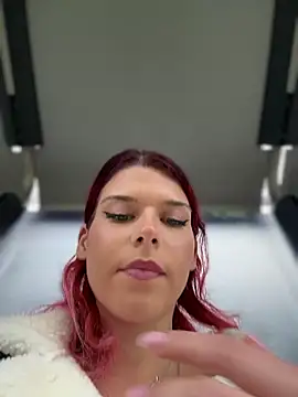 Snapshot of RiriRoseey chatting on November 21, 2025, 8:35 am RiriRoseey online show from November 21, 2025, 8:35 am